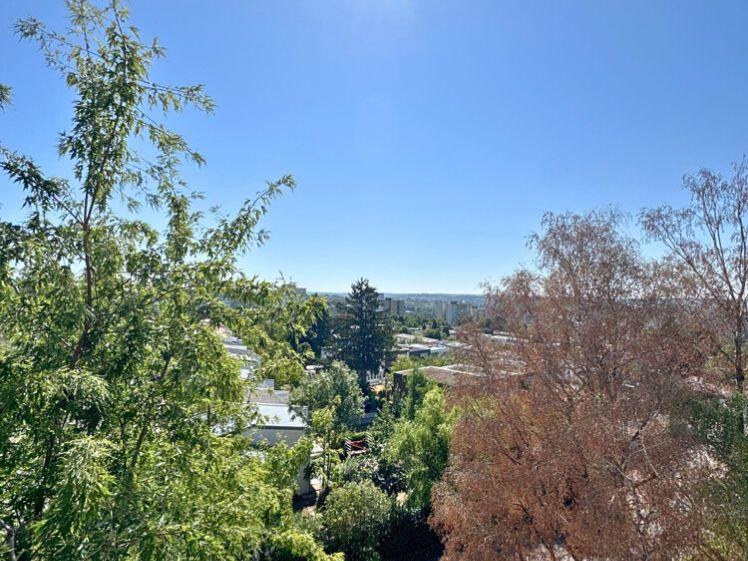 Helle 2,5-ZKB-Wohnung mit Balkon und schönem Weitblick - Photo 1
