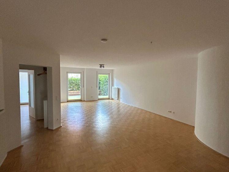 Lichtdurchflutete moderne Erdgeschosswohnung - Foto 1