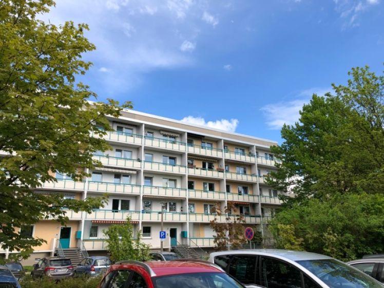 Helle zwei Zimmer, Küche, Bad und Balkon im 1. Stock! - Foto 1