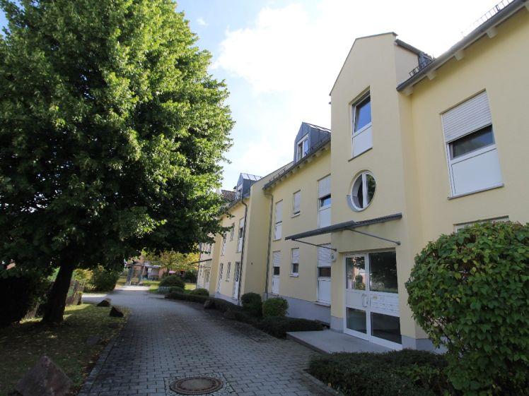 *** 3 Zimmerwohnung in beliebter Wohngegend von Penig mit EBK + Balkon + Tiefgarage *** - Photo 1