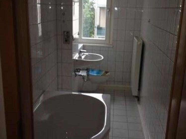 Günstige 2-Zimmer mit Wannenbad und Laminat in ruhiger Lage an der Gartenanlage! - Photo 1