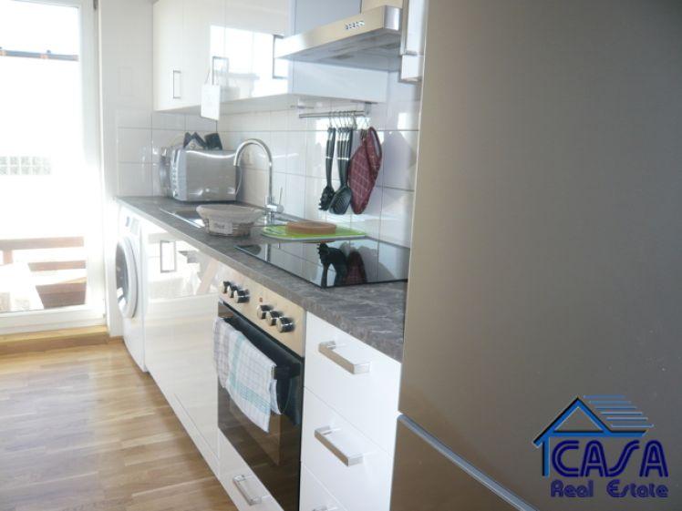 Leben im Zentrum: Modern und hochwertig möblierte 3 Zimmerwohnung mit großem Balkon in topp gepflegtem Altbau - Photo 1