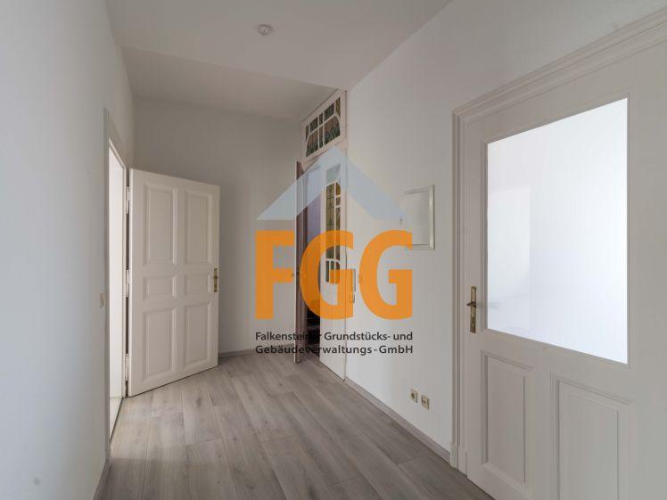 Geräumige Altbauwohnung mit 2 Balkonen zu vermieten! - Foto 1