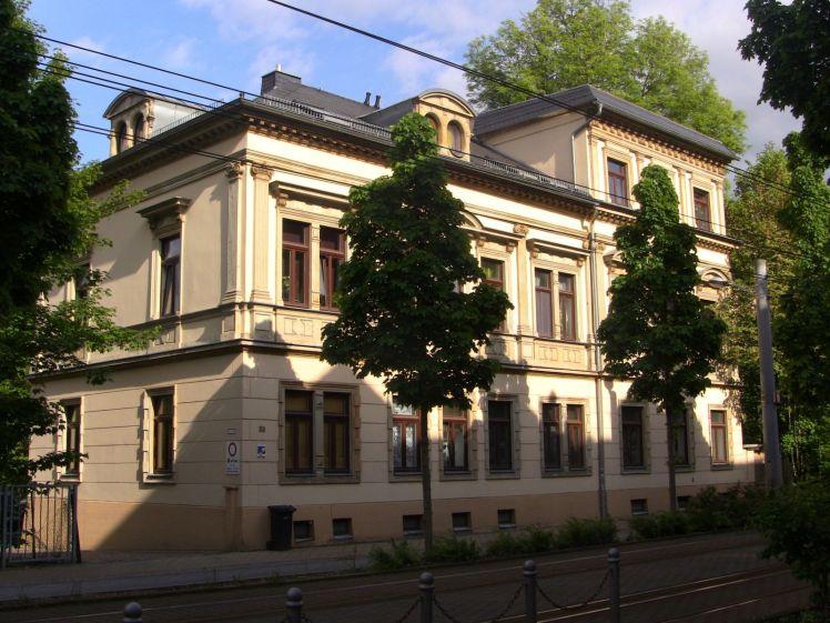 Ab 1.11.! Charmante 2-Raumwohnung mit Balkon & Stpl. in Zwickauer Innenstadtlage! - Photo 1