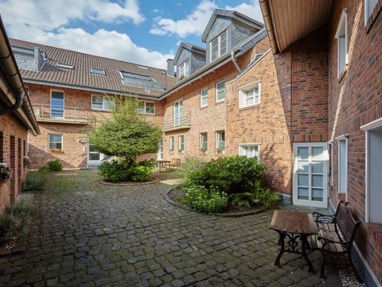 Großzügige 4-Zimmer-Wohnung mit Balkon im ehemaligen Vierkanthof in Mönchengladbach - Holt - Photo 1