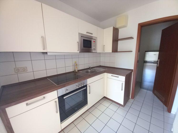 geräumiges Single-Apartment mit Balkon, Einbauküche und Aufzug im Haus, am Mannichswalder Platz - Foto 1