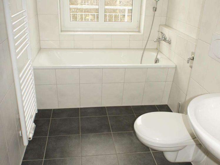 Frei ab 1.6.26 - 3. OG - Küche mit Balkon - zögern Sie nicht ! - Foto 1