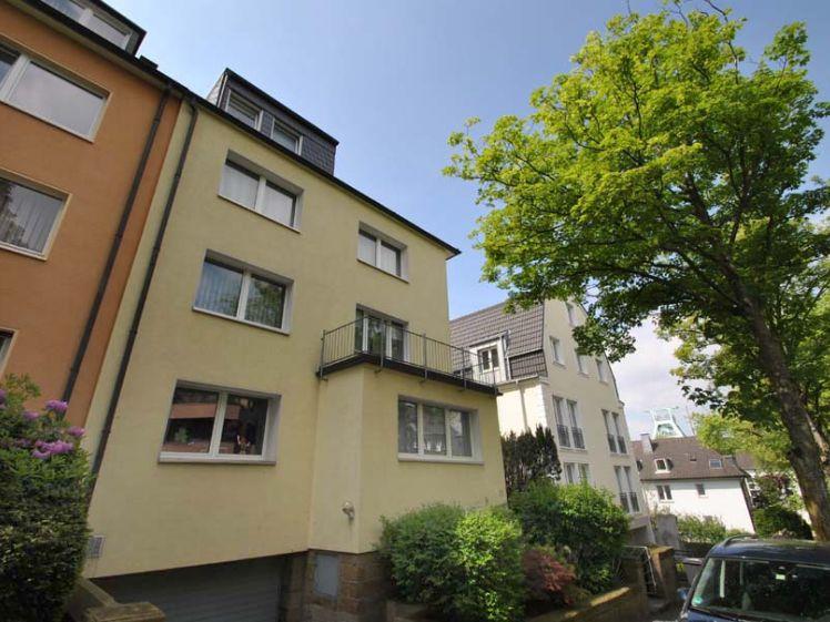 Chice Wohnung am Stadtpark mit sanierten Bädern und Loggia! Befristet auf 2 Jahre ! - Photo 1