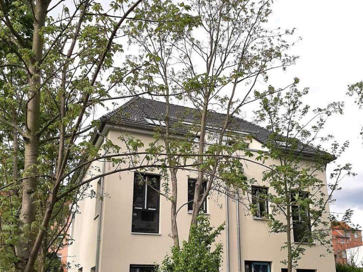 Exklusiv Doppelhaushälfte über 3 Etagen mit Terrasse und Garten - Photo 1