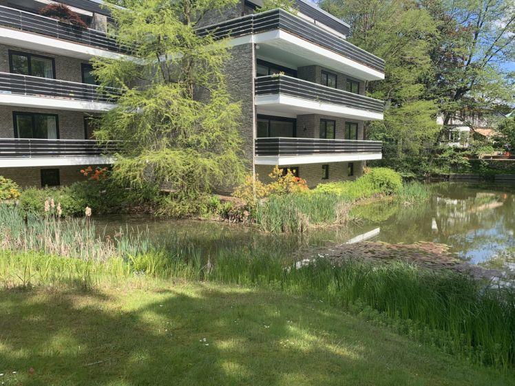 Ruhig gelegene großzügige Wohnung in herrlichem Park mit See - Photo 1