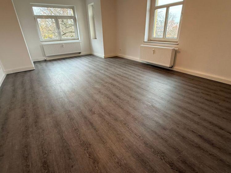 Erstbezug nach Sanierung in bester Lage / 2.OG / Designboden u.v.m. - Foto 1