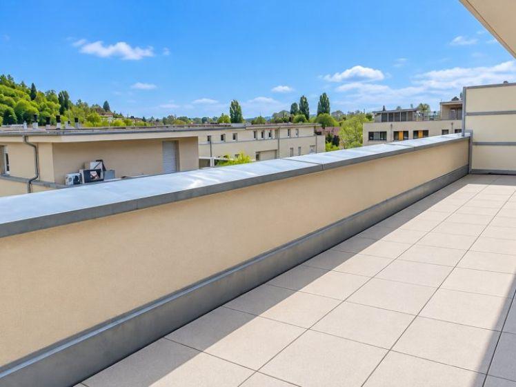 Schöne 2-Zimmer-Penthouse Wohnung mit Dachterrasse und TG-Stellplatz in Lahr - Photo 1