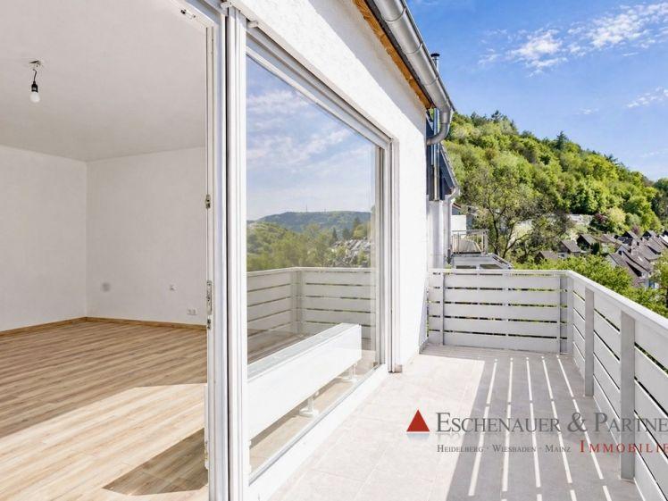 Wohnen mit Weitblick in Heidelberg – stilvoll renovierte Doppelhaushälfte in traumhafter Hanglage - Photo 1