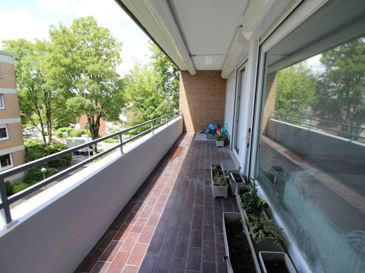 ***ALLES FRISCH RENOVIERT!- ERSTBEZUG NACH KOMPETTRENOVIERUNG, 3 ZI. MIT BALKON IN ERKRATH*** - Photo 1