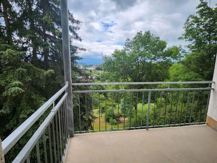 3 Raumwohnung in top Lage, herrlicher Ausblick, ruhiges Haus, frisch renoviert mit Balkon, Einbauk. - Photo 1