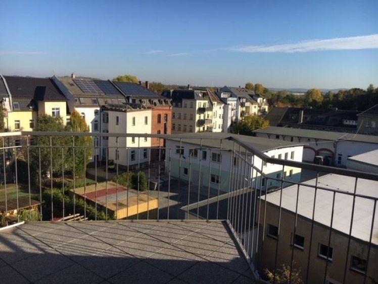 Schicke 4-R-Wohnung im 1.Dachgeschoß mit großer Südterrasse, EBK & Gäste WC ab Juni wieder frei - Photo 1