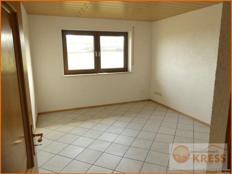 Moderne und gepflegte 4-Zimmer Wohnung in ruhiger Lage von Flieden-Oberstork mit großzügigem Balkon - Foto 1
