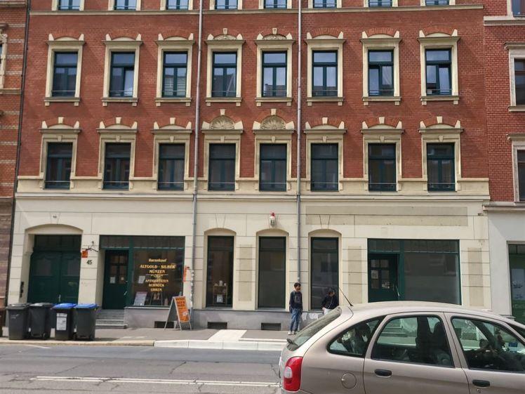 Großzügige DG 1,5-Zimmer mit Laminat im Zentrum! EBK mgl. - Foto 1