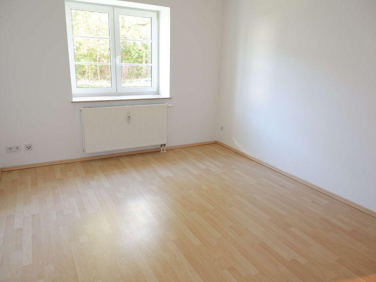 Frei ab 1.11. - Kleine EBK vorhanden ! Modern / Bad mit Fenster - Photo 1