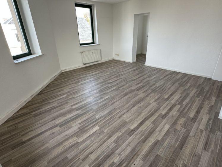 1. Monat kaltmietfrei - EBK möglich - Bad mit Fenster - Photo 1