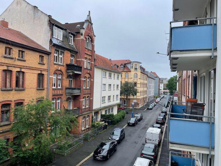 WG 1 Zimmer für STUDENTEN- BERUFSTÄTIGE in 3er !!! Sofort frei! Komplett möbliert mit Einbauküche direkt an der UNI - Foto 1