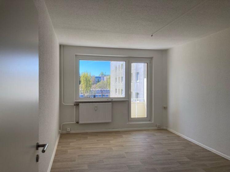 Frischer Look, großer Balkon, grünes Umfeld - Photo 1