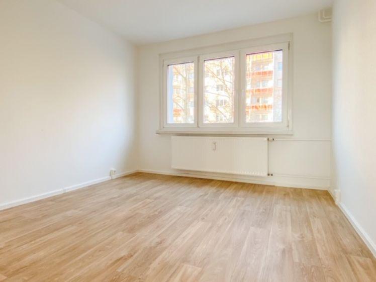 Komfortabel wohnen: Erstbezug mit Balkon, hellen Räumen und hochwertigem Bodenbelag - Photo 1