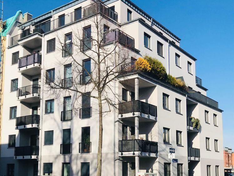 4-Zimmer-Wohnung mit 2 Balkonen, Einbauküche, Fahrstuhl, Abstellraum und Stellplatz - Foto 1