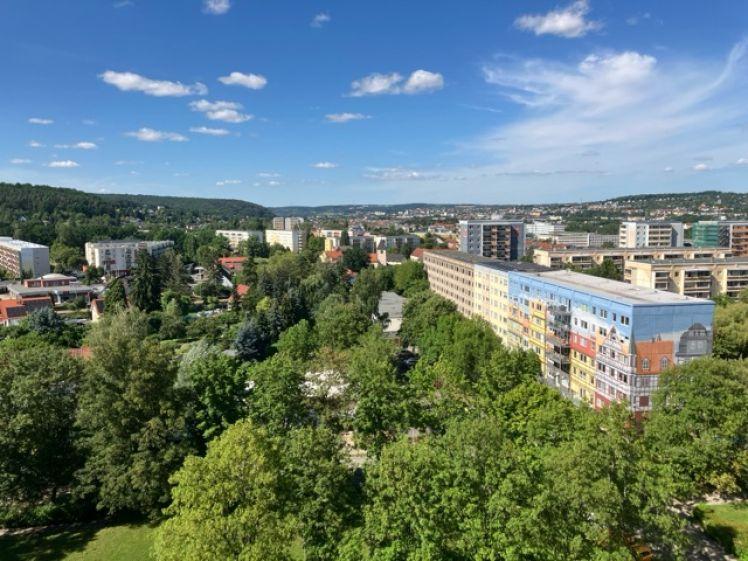 Geräumige 3-Raum Wohnung mit Aufzug, Dusche und einem traumhaften Panoramablick - Photo 1