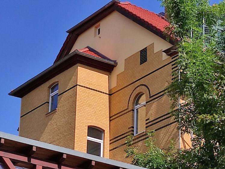 Schicke Erdgeschoßwohnung mit Balkon + Garten + Stellplatz - Foto 1