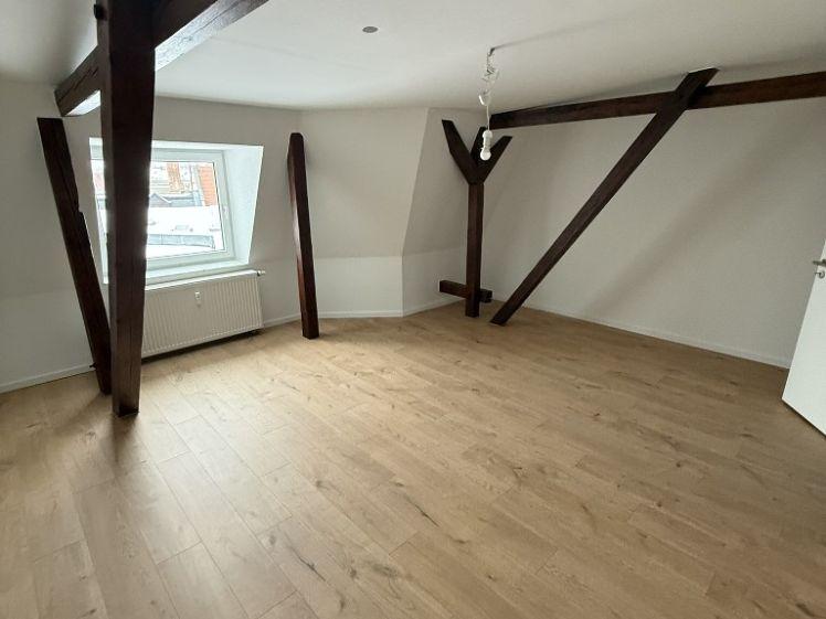 Saniertes 2-Raum Dachgeschoss mit EBK im Herzen der Altstadt von Halle - Photo 1