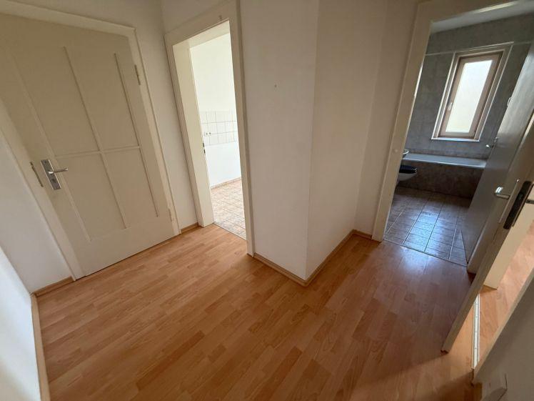 Komplett zum Innenhof / mit Balkon und Bad mit Fenster - frei ab 1.9.26 - Foto 1