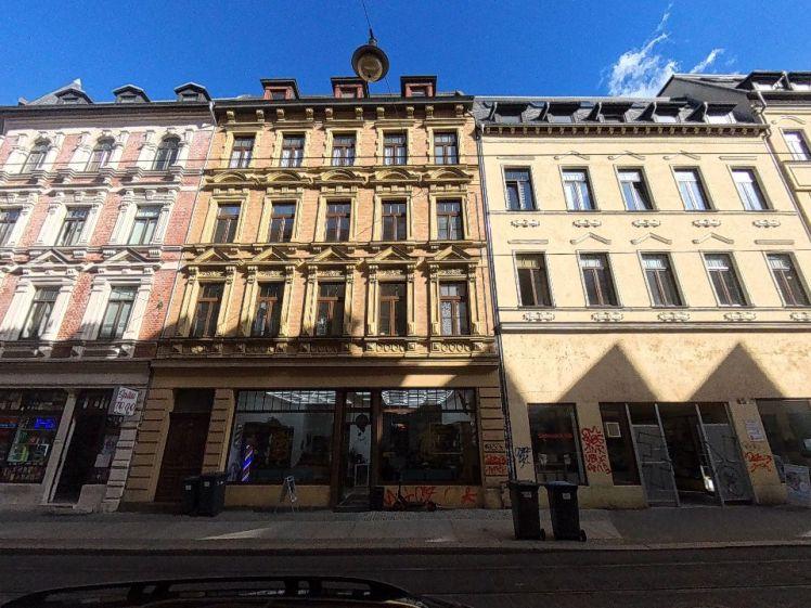 Großzügige 3-Raum-Altbauwohnung  WG-geeignet  nahe Universität und Innenstadt - Photo 1