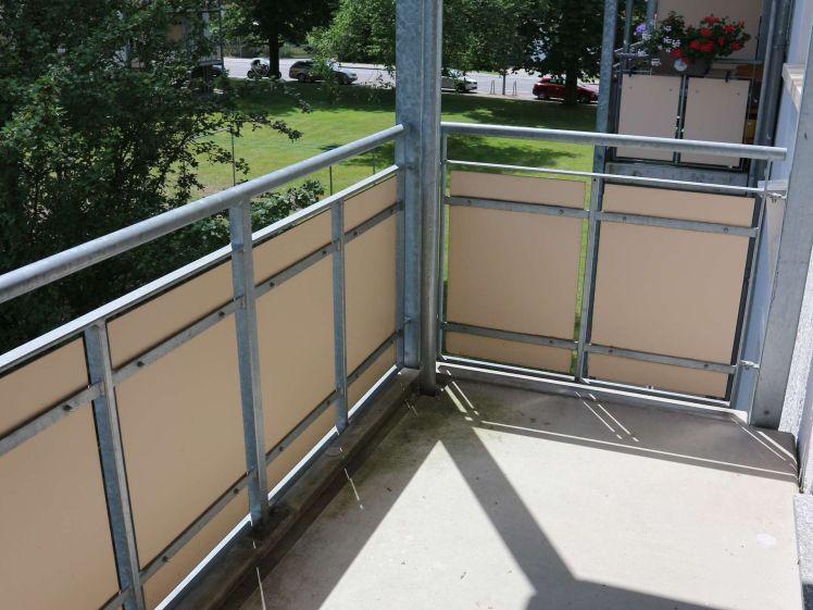 Mieter ab 1.8. gesucht ! 1. OG - INKL EBK !- geräumige Küche - Balkon ! - Photo 1