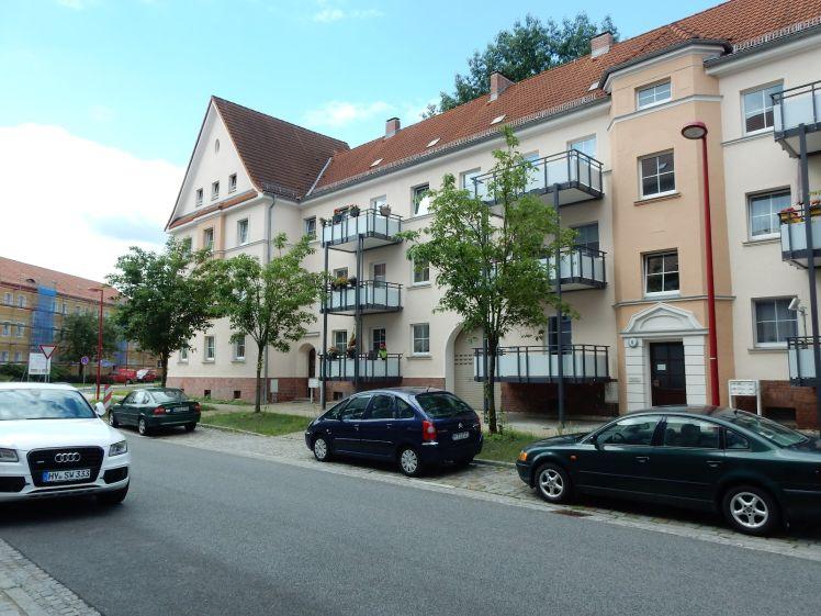 Charmante 3-Raumwohnung mit Balkon, Bad mit Fenster und Mieterkeller - Foto 1