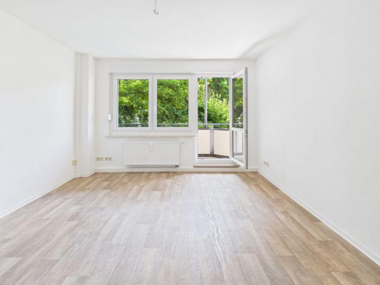 3-Raum-Wohnung im Erdgeschoss mit Balkon auf dem Kapellenberg - Photo 1