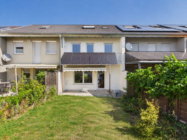 Nahe Uniklinik: Reihenmittelhaus mit Garten und Garage in Augsburg-Kriegshaber - Photo 1