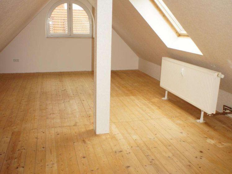 *DG-Whg. über zwei Etagen - großer Balkon - frei ab 1.5.26 - Photo 1