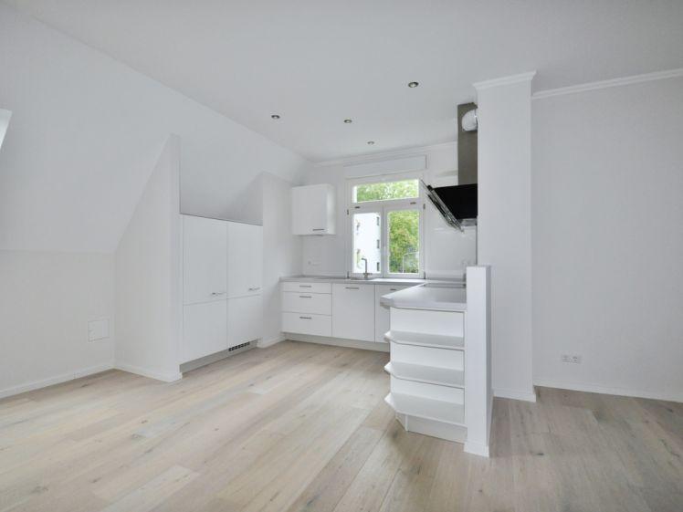 Wiesbaden-Sonnenberg: hochwertig ausgestattete 2-bis 3-Zimmer-Wohnung mit EBK und Tageslichtbad. - Foto 1