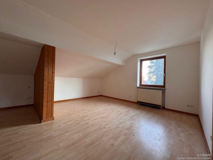 ST/IMMO - Gemütliche DG-Wohnung für Singles oder Paare – ruhig, gepflegt, mit Stellplatz - Foto 1