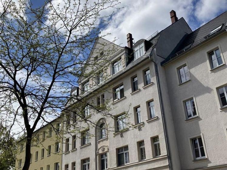 Uninahe und große 3-Zimmer mit Balkon, Dusche, Wanne, Laminat und Einbauküche in guter Lage!* - Foto 1