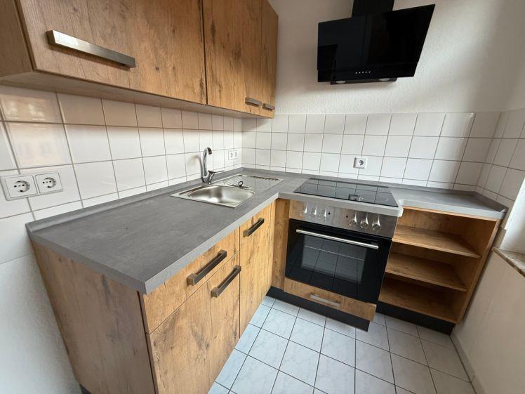 Nachmieter gesucht ! inkl. EBK / im 1. OG mit Laminat- Bad mit Wanne** - Photo 1