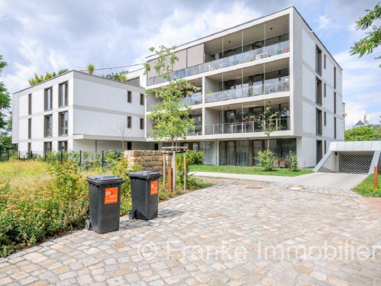 luxuriös ausgestattete 4-Zi.-Wohnung mit riesiger Westloggia und Blick ins Grüne - Foto 1