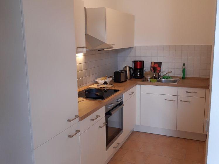 EBK + 30,- *** ! 1.OG + sonniger Balkon + alle Räume zum Innenhof! - Foto 1