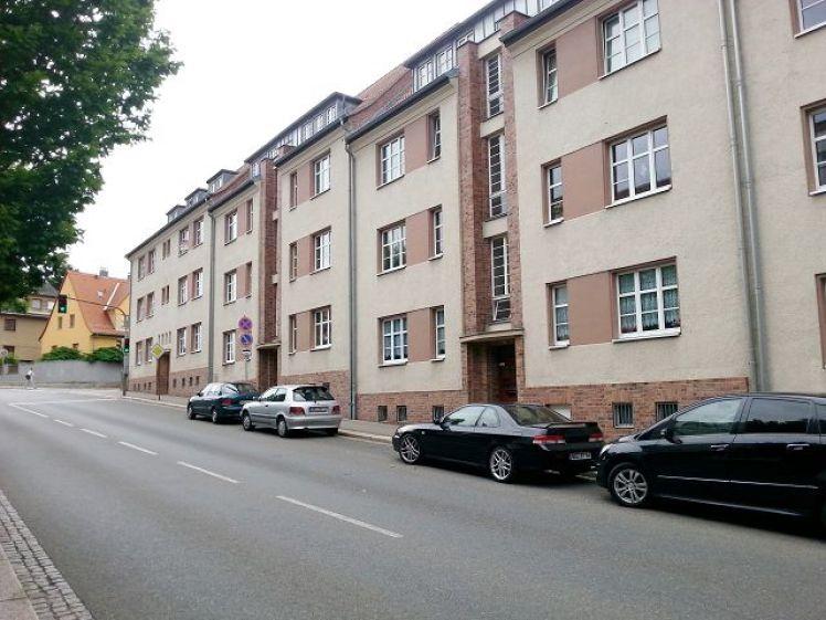 Wohnen im Grünen: Komfortable Wohnung mit Balkon, Keller und Nähe zu Einkaufsmöglichkeiten - Foto 1