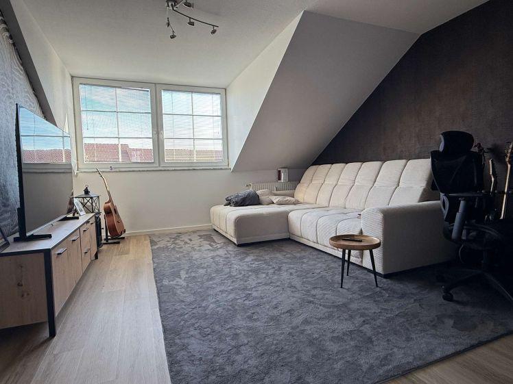 Sonnige Dachgeschosswohnung im Reihenendhaus - Photo 1