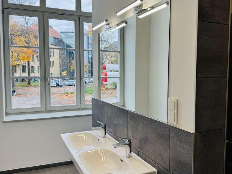 ***EIN SCHMUCKSTÜCK IN ZWICKAU~ERSTBEZUG~3 RÄUME~EINBAUKÜCHE~STELLPLATZ*** - Photo 1