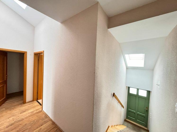 helle Dachgeschosswohnung im 1. OG - Foto 1