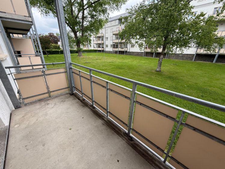 Klein aber ohooo + jetzt mit EBK ! ... geräumige Küche mit Balkon - Foto 1