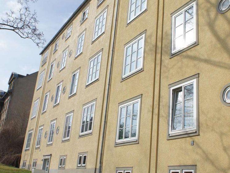 Frei ab 1.2.27 - Laminat wird neu verlegt ! DG ohne Schrägen mit sonnigem Balkon ! - Foto 1